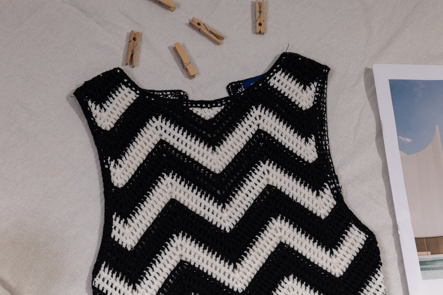S012600220-Classic sleeveless design